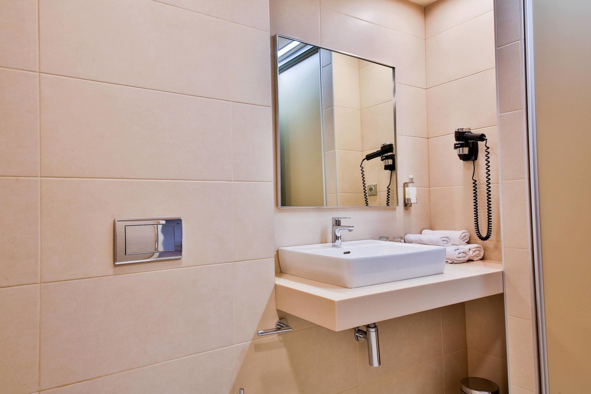 Modra Stodola Contactless Check-In Hotel Horomerice Екстериор снимка
