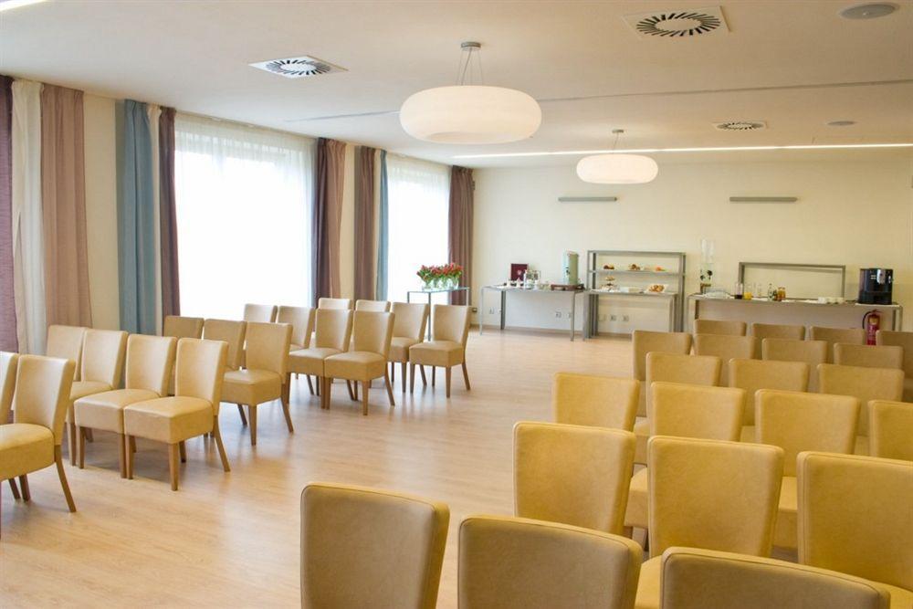 Modra Stodola Contactless Check-In Hotel Horomerice Екстериор снимка